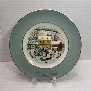 Avon Vintage Christmas Plate 1980 "Country Christmas" w/Original Box Avon Plates